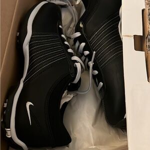 Nike Delight II Women’s Golf Shoes. New still in box.